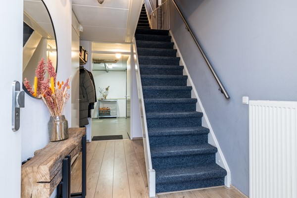 Foto - Te koop: Moderne instapklare drive-inwoning met garage, 3 slaapkamers, balkon met prachtig uitzicht en geheel bestraatte onderhoudsvriendelijke tuin met tuinkamer gelegen aan de rand van Heerlen.